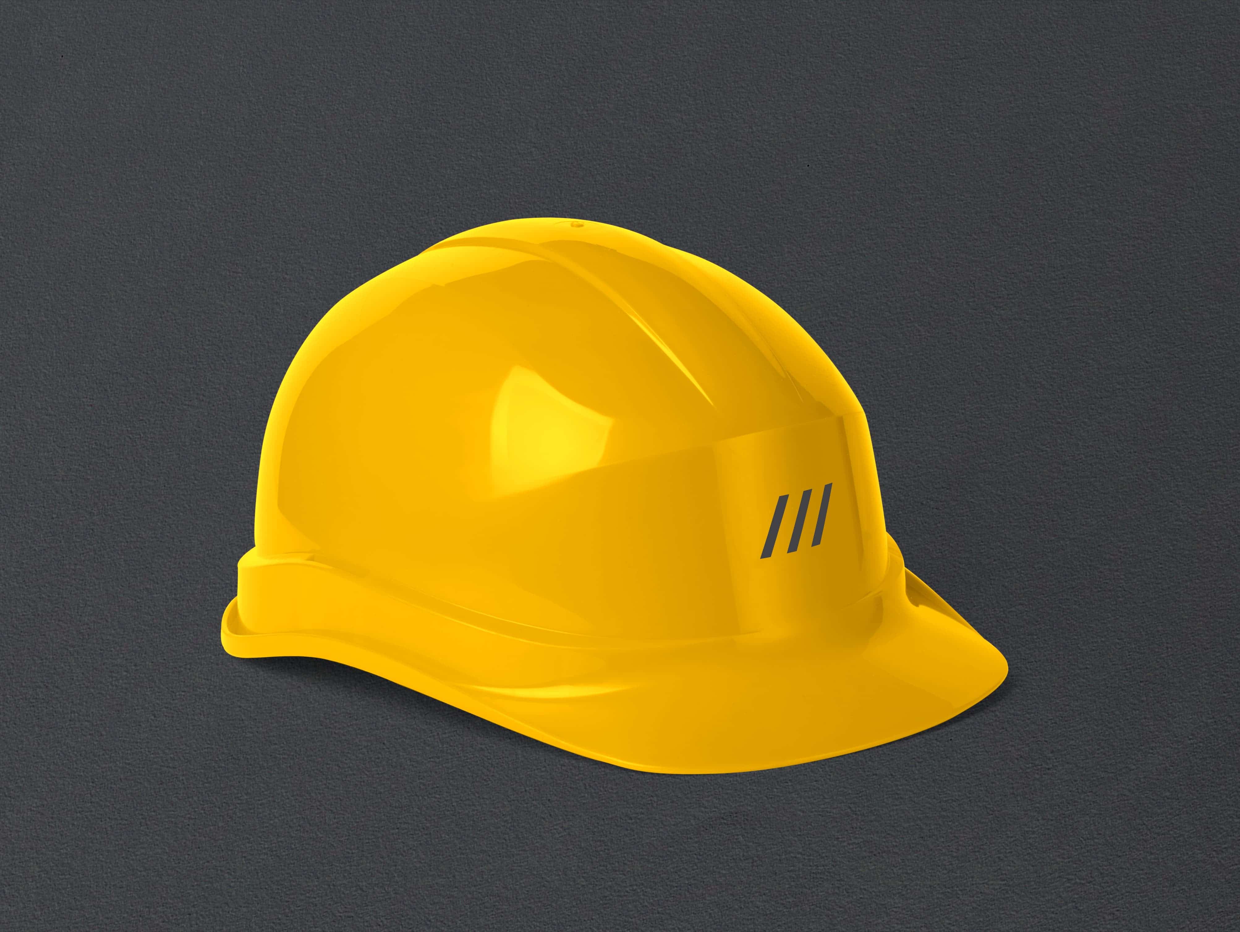 Брендированная жёлтая строительная каска с логотипом.